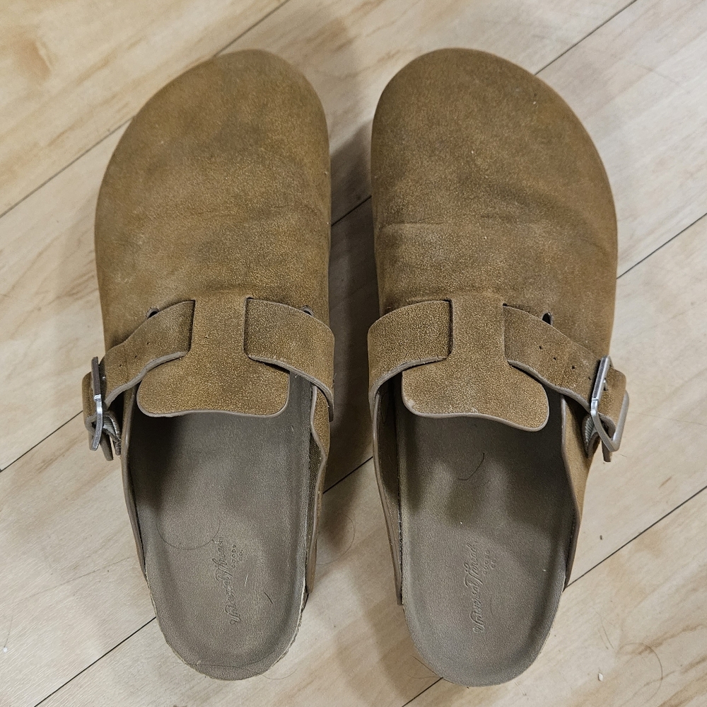 Universal thread betsy clogs